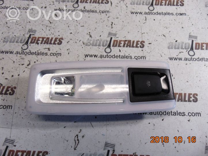 BMW 2 F46 Lampka podsufitki tylna 9288995