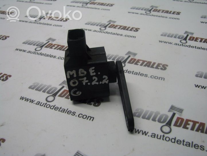 Mercedes-Benz E W211 Sensore di livello faro/fanale A0105427717