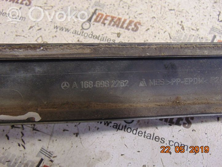 Mercedes-Benz A W168 Moulure de porte avant A1686982262