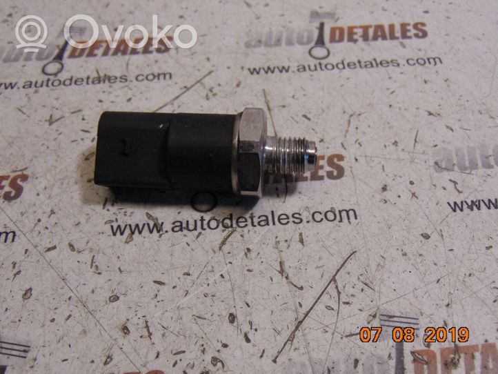 Mercedes-Benz E W210 Sensore di pressione del carburante A0041531528