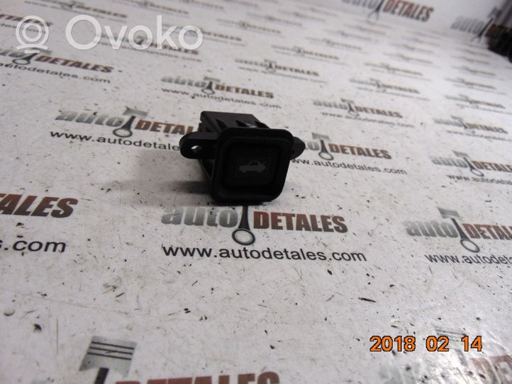 Honda CR-V Tailgate opening switch M08525