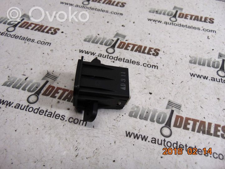 Honda CR-V Interrupteur d'ouverture de coffre M08525