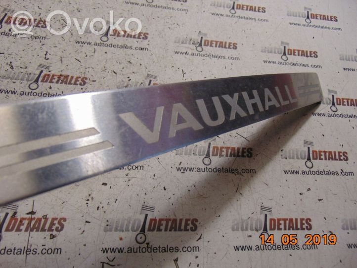 Vauxhall Insignia A Etuoven kynnyksen suojalista 13272116