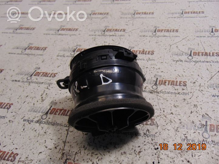 Toyota Yaris Moldura protectora de la rejilla de ventilación lateral del panel 5556862280