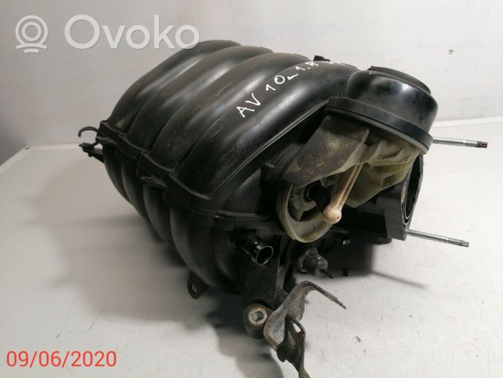 Toyota Avensis T270 Intake manifold 1028856S01