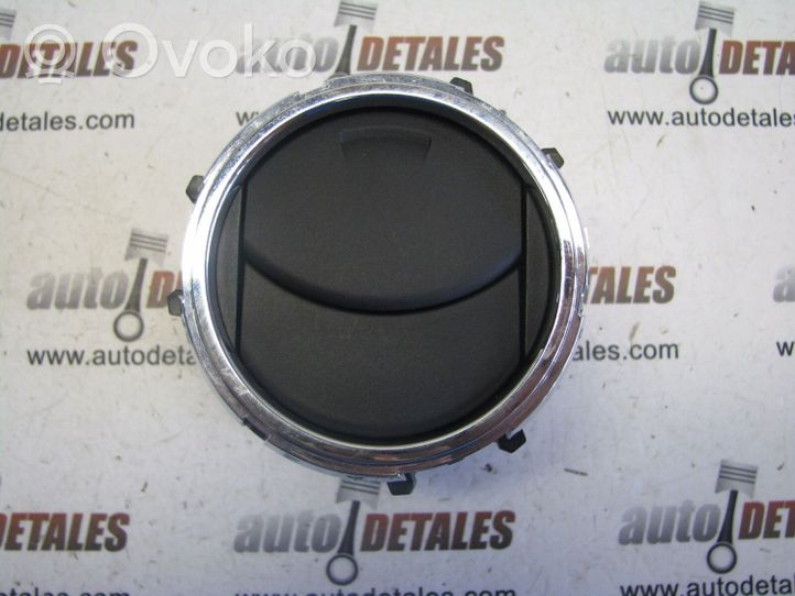 Toyota Yaris Griglia di ventilazione centrale cruscotto 