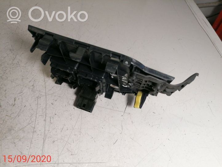 Toyota Yaris Antipraslidimo/ sukibimo (ASR) jungtukas 589170D160