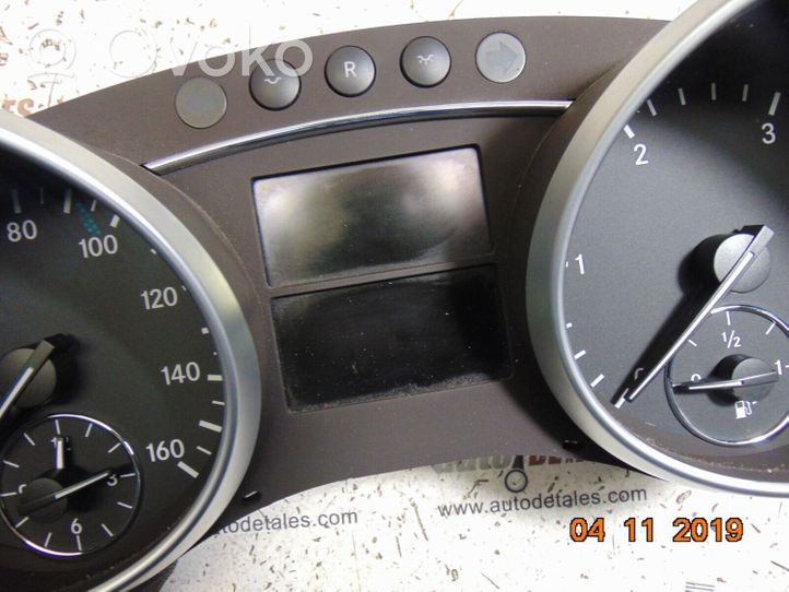 Mercedes-Benz GL X164 Tachimetro (quadro strumenti) A1645409047