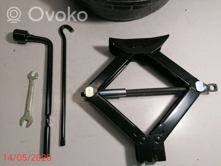 Hyundai i30 Kit d’outils 09149-A6000