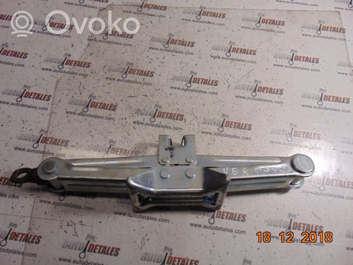 Toyota Corolla Verso E121 Tunkki 0911120110