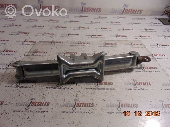 Toyota Corolla Verso E121 Tunkki 0911120110