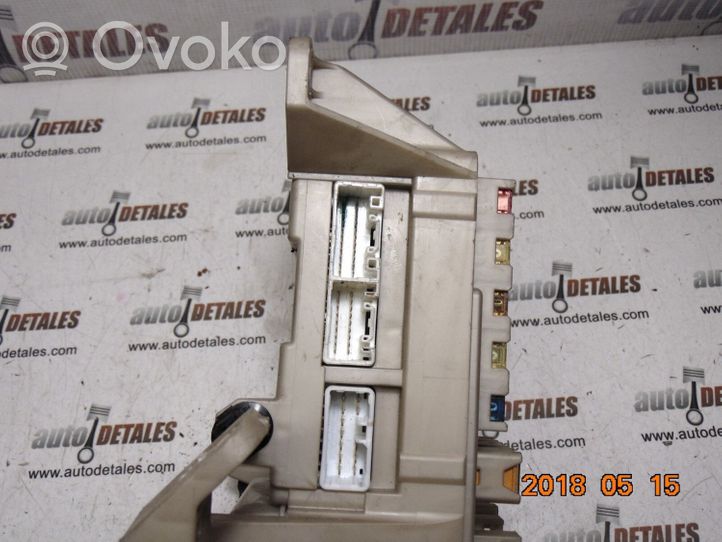 Toyota Camry Module de fusibles 8273033060