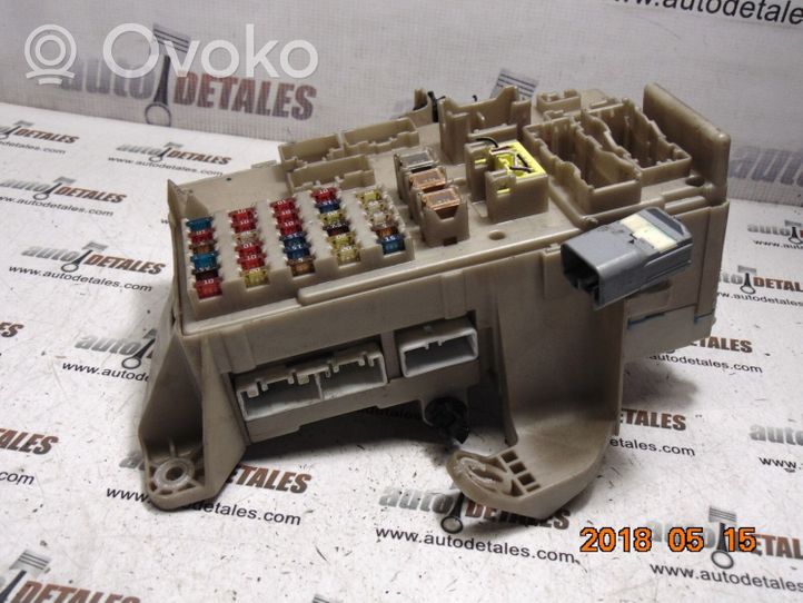 Toyota Camry Drošinātāju bloks 8273033060