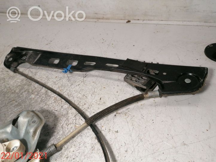 Mercedes-Benz C AMG W203 Front door window regulator with motor A2037202946