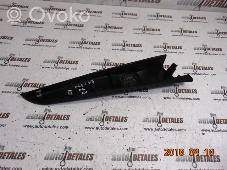 Toyota Previa (XR30, XR40) II Front door speaker cover trim 6749228070