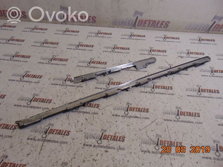 Toyota Avensis T270 Kojelaudan hansikaslokeron lista 5547505220