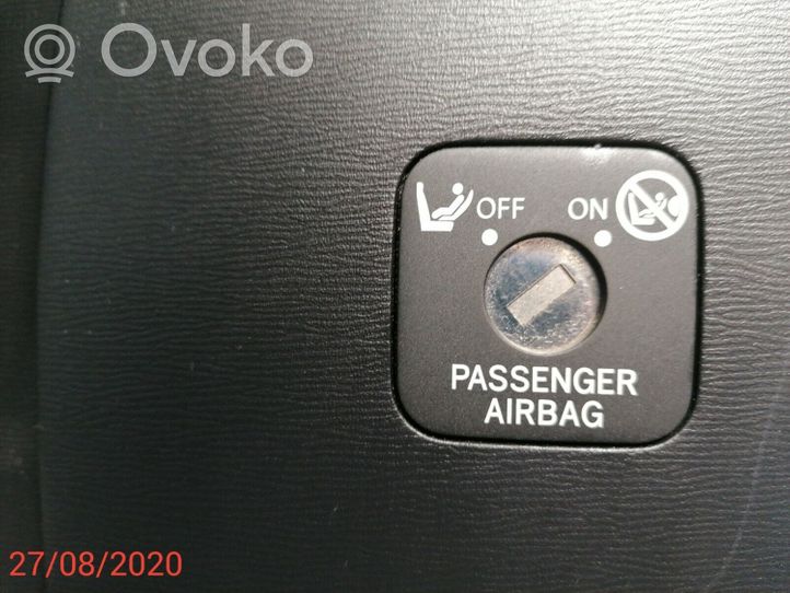 Toyota Avensis T270 Panelės apdailos skydas (šoninis) 5531805020