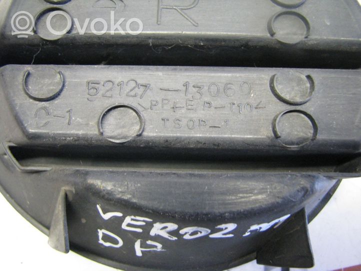 Toyota Corolla Verso E121 Etupuskurin alempi jäähdytinsäleikkö 5212713060