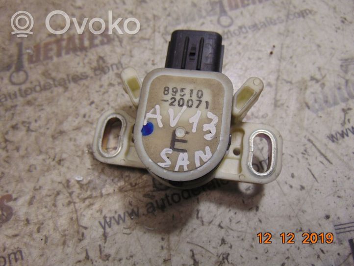 Toyota Avensis T270 Sensor del pedal de embrague 8951020071