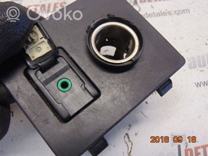 Toyota Avensis T270 Connettore plug in AUX 5891505020