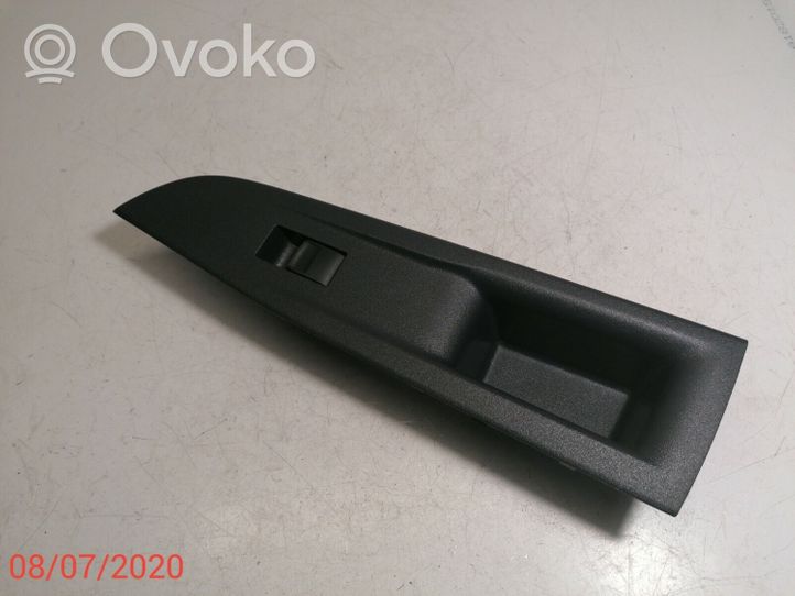 Toyota Verso-S Przyciski szyb 7423252510