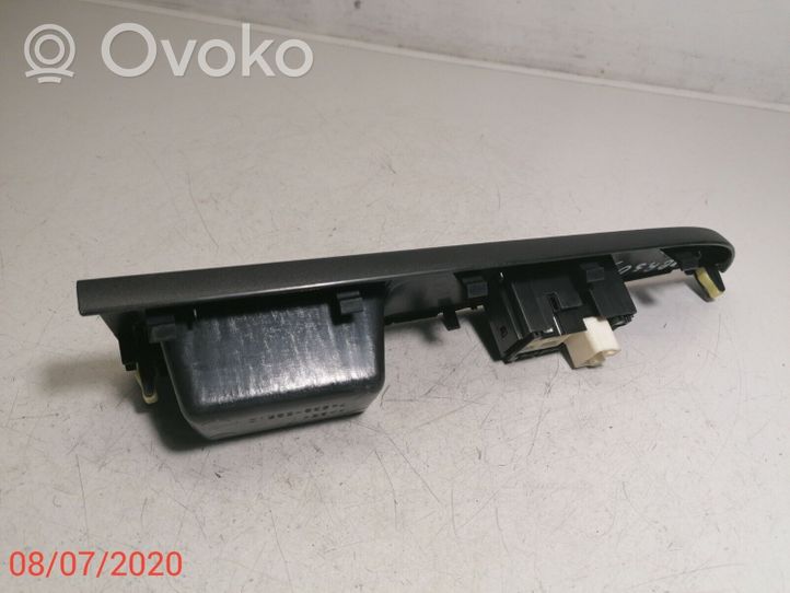 Toyota Verso-S Przyciski szyb 7423252510