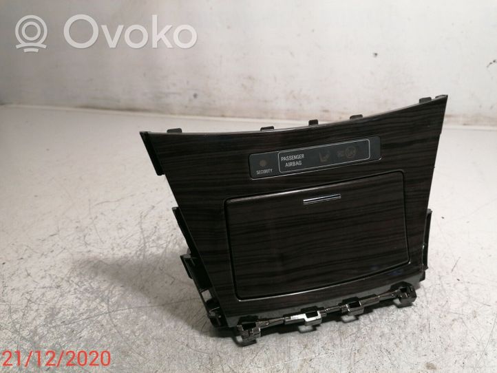 Toyota Avensis T270 Peleninė panelėje 5880405190