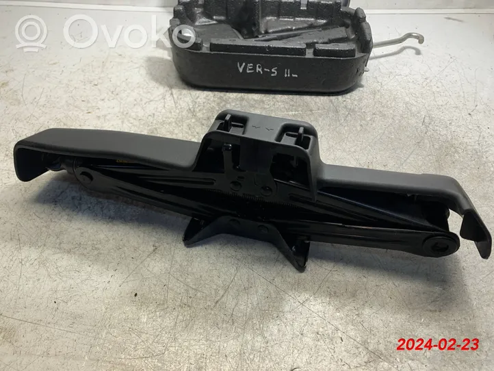 Toyota Verso-S Zestaw narzędzi 75231-52010