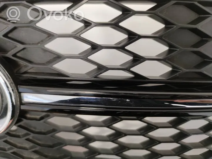 Audi Q5 SQ5 Etupuskurin alempi jäähdytinsäleikkö 8R0807682M