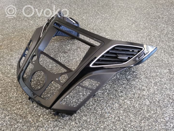 Hyundai i40 Radion/GPS-laitteen pääyksikön kehys U09C873810