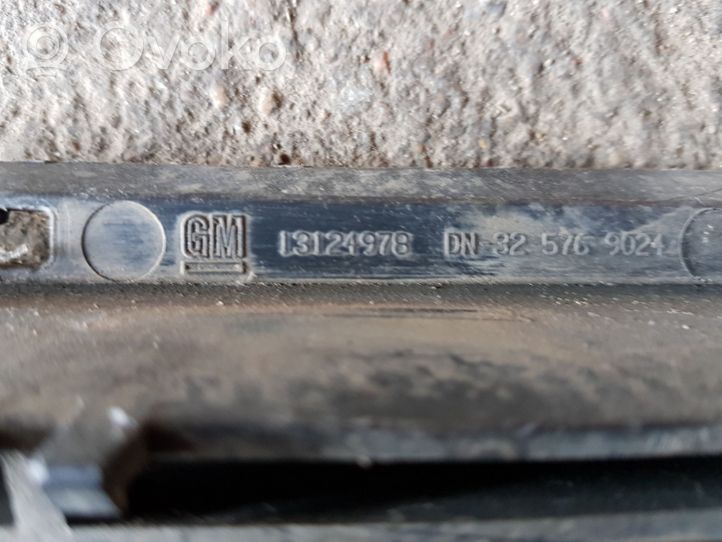 Opel Zafira B Grille calandre supérieure de pare-chocs avant 13124978