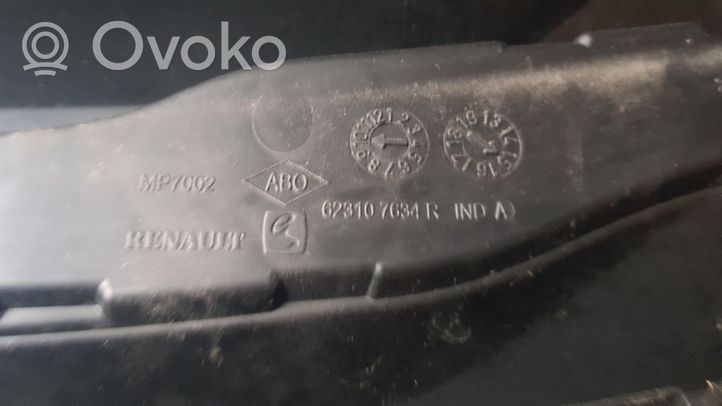 Dacia Sandero Etupuskurin ylempi jäähdytinsäleikkö 623107634R