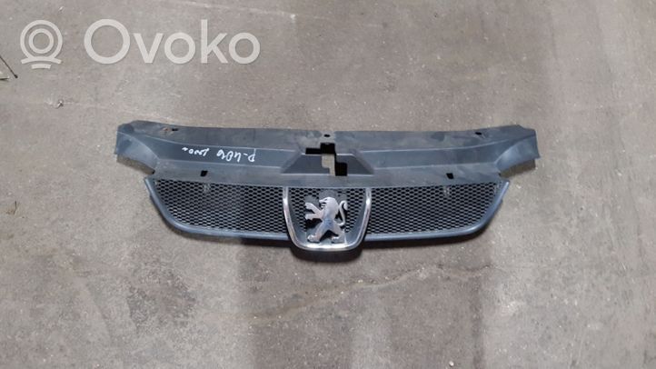 Peugeot 406 Grille calandre supérieure de pare-chocs avant 9631250277