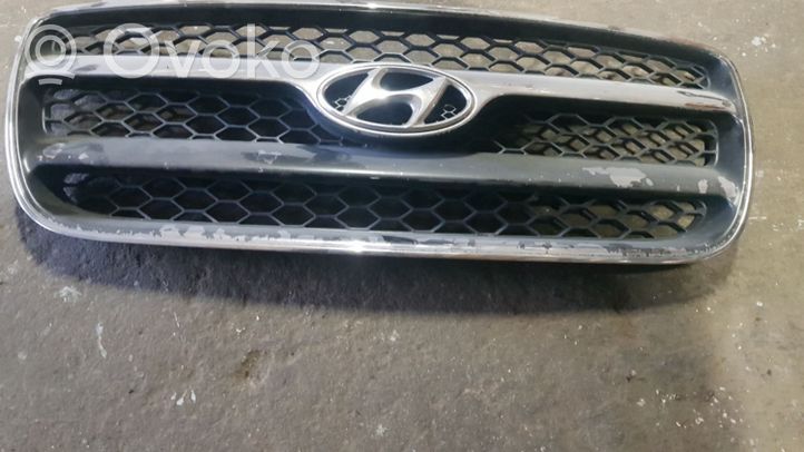 Hyundai Santa Fe Grille calandre supérieure de pare-chocs avant 