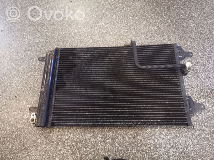 Volkswagen Multivan T5 Jäähdyttimen lauhdutin (A/C) 7M3820411B