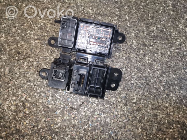 Nissan Juke I F15 Jungiklių komplektas 25190BA60A