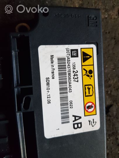 Opel Astra J Module de contrôle airbag 13582437