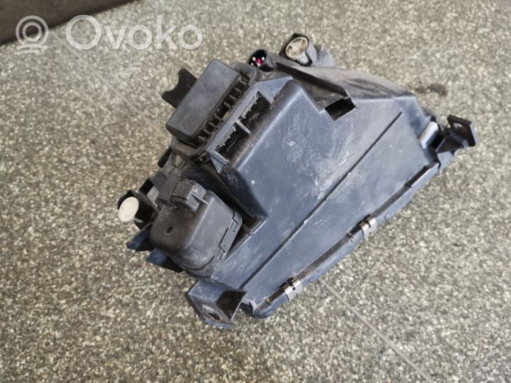 Audi A4 S4 B5 8D Phare frontale 8D0941029