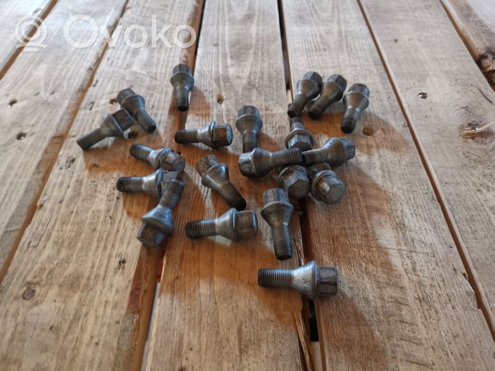 Fiat 500L Nuts/bolts 