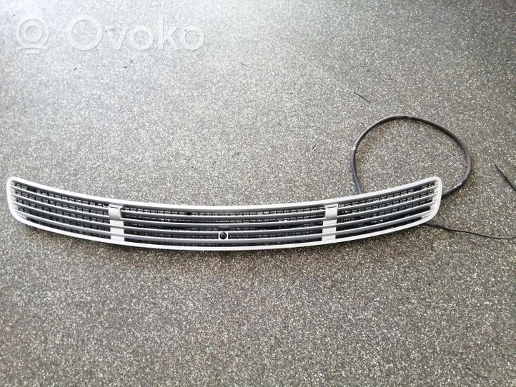 Mercedes-Benz CLC CL203 Kratka wlotu powietrza na maskę 2038801905