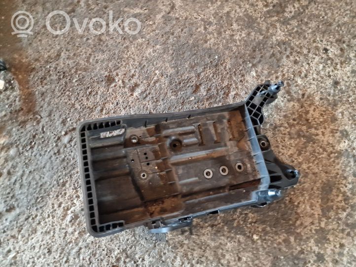 Volkswagen Touran III Battery tray 5QF015325B