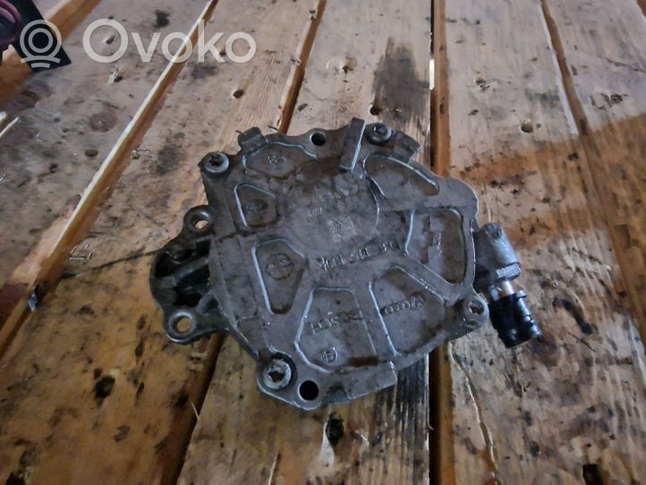 Volkswagen PASSAT B7 Vacuum pump 