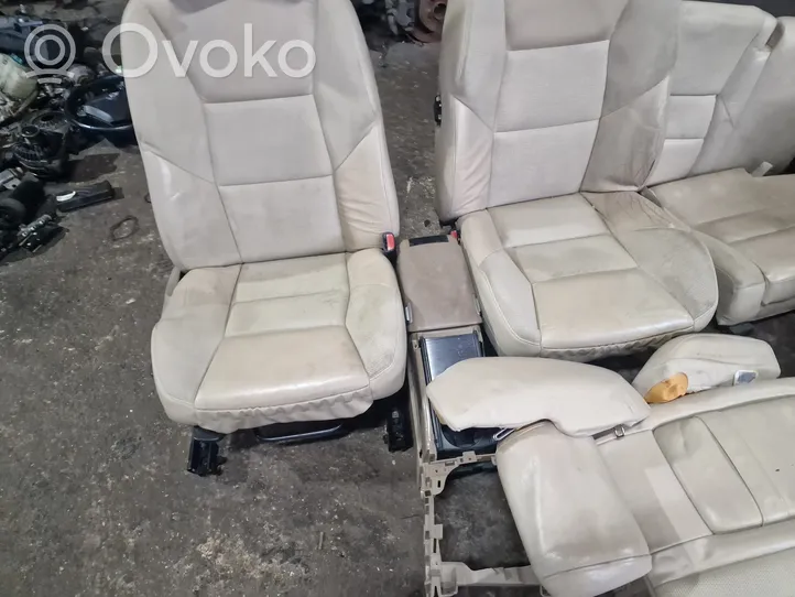 Volvo V70 Salona daļu komplekts 