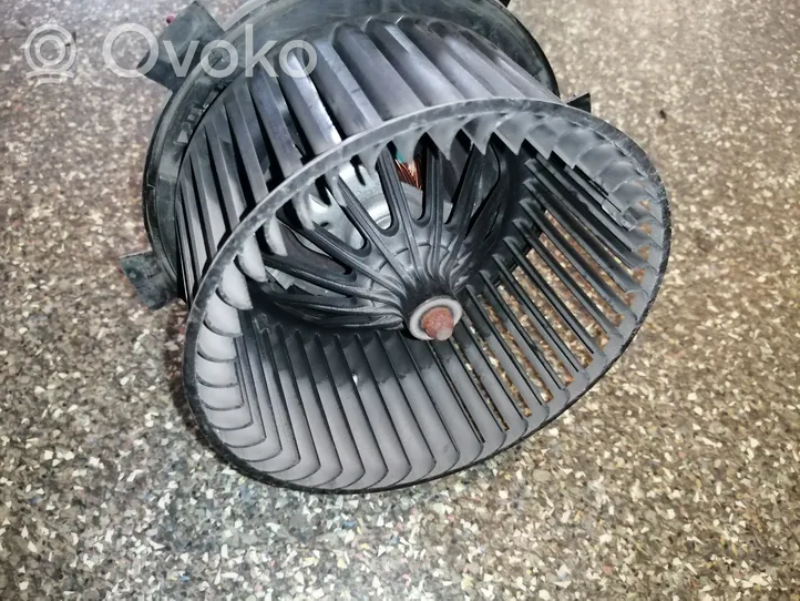 Citroen C5 Ventola riscaldamento/ventilatore abitacolo L5771000