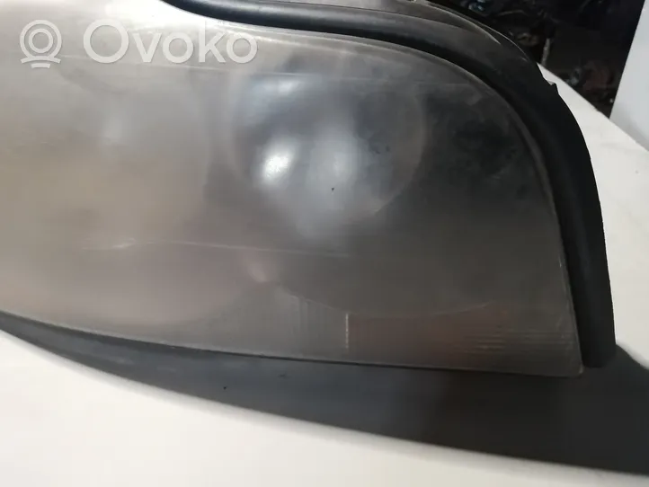 Volvo XC90 Lampa przednia 30744010