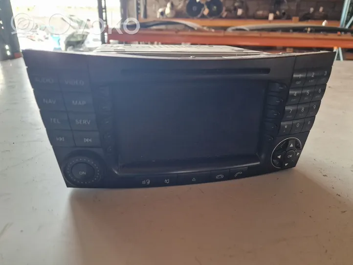 Mercedes-Benz E W211 Radio / CD/DVD atskaņotājs / navigācija A2118203297