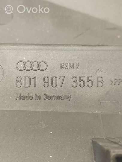 Audi A4 S4 B5 8D Skrzynka bezpieczników / Komplet 8D1907355B