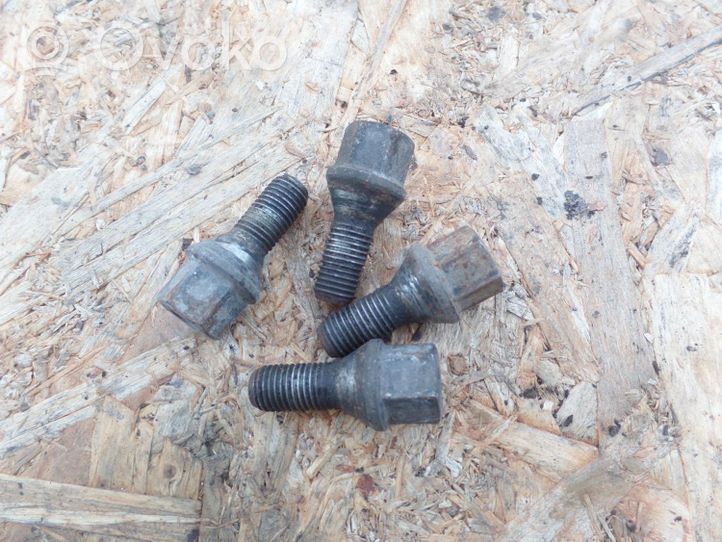 Opel Corsa D Nuts/bolts 