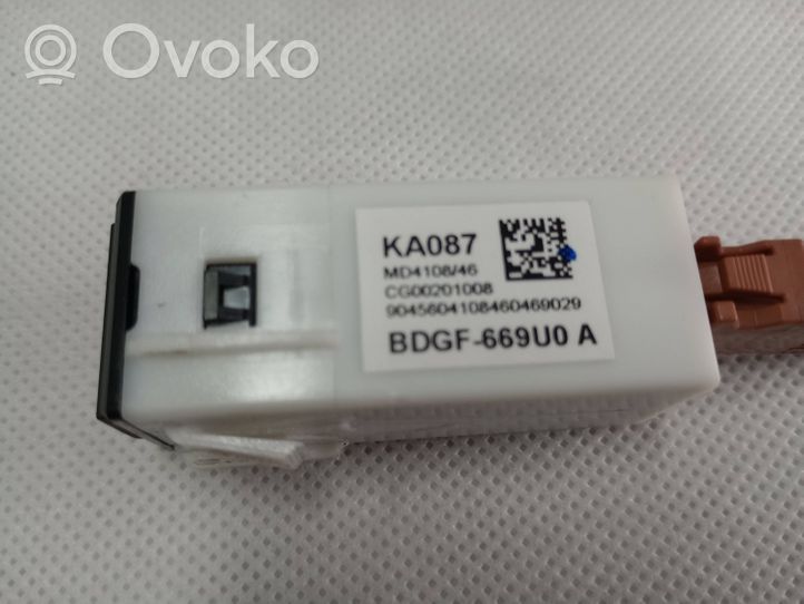 Mazda 3 Connettore plug in USB BDGF-669U0