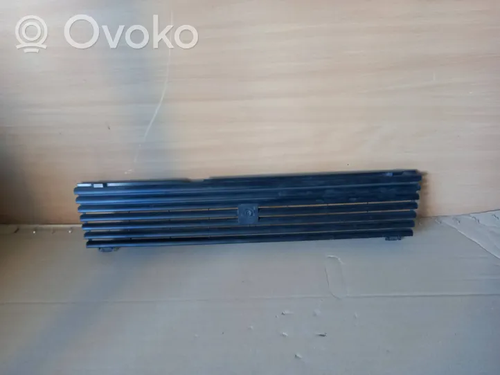 Seat Ibiza I (021A) Grille de calandre avant 021530110B